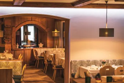Ein Restaurant oder anderes Speiselokal in der Unterkunft Panoramahotel Schwendbergerhof