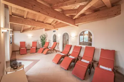 Ein Sitzbereich in der Unterkunft Panoramahotel Schwendbergerhof