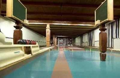 Der Swimmingpool an oder in der Nähe von Hotel Linde