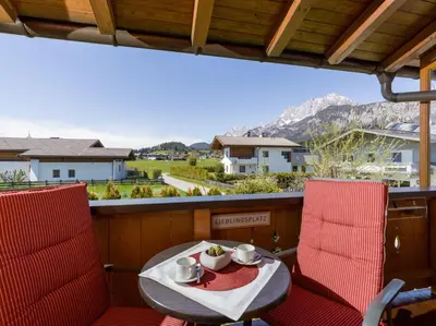 Ein allgemeiner Bergblick oder ein Berglick von der Ferienwohnung aus
