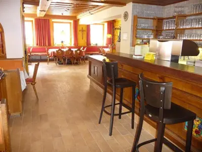 Ein Sitzbereich in der Unterkunft Gasthof Zellerstuben