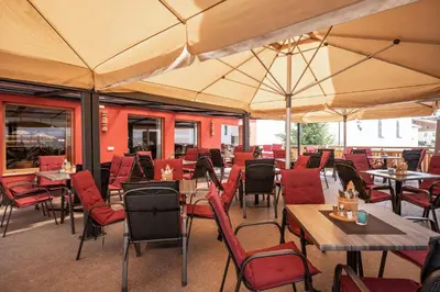 Ein Restaurant oder anderes Speiselokal in der Unterkunft Gasthof Zellerstuben