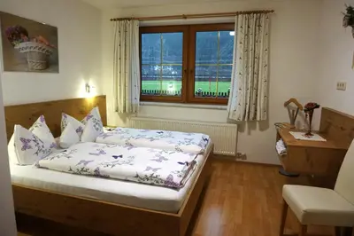 Ein Bett oder Betten in einem Zimmer der Unterkunft Arenablick