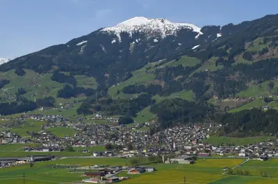 Ein allgemeiner Bergblick oder ein Berglick von der Ferienwohnung aus