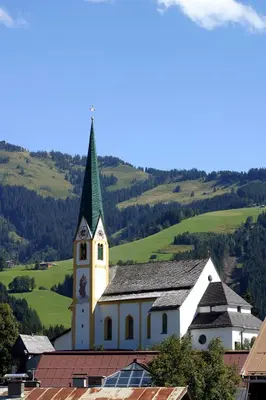 Ein allgemeiner Bergblick oder ein Berglick von des Hotels aus