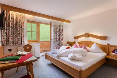 Ein Bett oder Betten in einem Zimmer der Unterkunft Hotel Garni Hanslerhof 