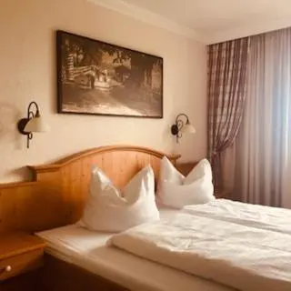 Ein Bett oder Betten in einem Zimmer der Unterkunft Gasthof und Hotel Rieder GmbH
