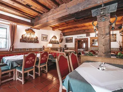 Ein Restaurant oder anderes Speiselokal in der Unterkunft Hotel Mitterhof