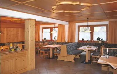 Ein Restaurant oder anderes Speiselokal in der Unterkunft Gästehaus Schwoagerhof