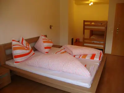 Ein Bett oder Betten in einem Zimmer der Unterkunft Gästehaus Schwoagerhof