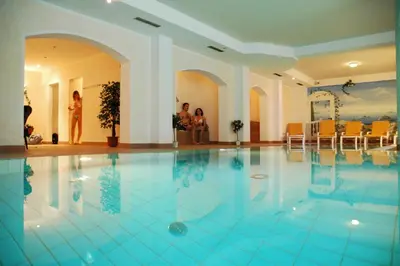 Der Swimmingpool an oder in der Nähe von Hotel Eder
