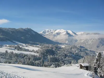 Ein allgemeiner Bergblick oder ein Berglick von des Hotels aus