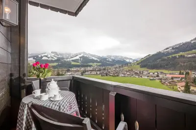 Ein allgemeiner Bergblick oder ein Berglick von der Ferienwohnung aus