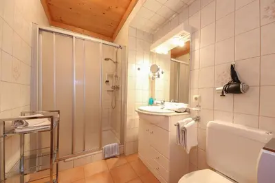 Ein Badezimmer in der Unterkunft Pension Hauser