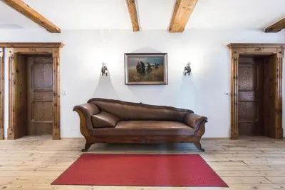 Ein Sitzbereich in der Unterkunft Hotel Senningerbräu