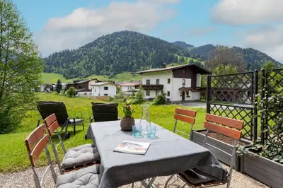 Ein allgemeiner Bergblick oder ein Berglick von der Pension aus