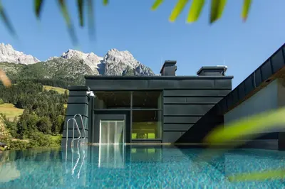 Ein allgemeiner Bergblick oder ein Berglick von des Hotels aus