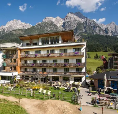 Ein allgemeiner Bergblick oder ein Berglick von des Hotels aus