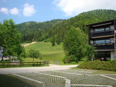 Ein allgemeiner Bergblick oder ein Berglick von der Ferienwohnung aus