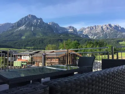 Ein allgemeiner Bergblick oder ein Berglick von der Ferienwohnung aus