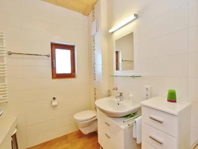 Ein Badezimmer in der Unterkunft Chalet in St Johann by Ski Slope