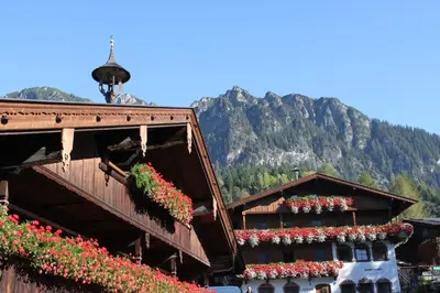 Ein allgemeiner Bergblick oder ein Berglick von der Pension aus