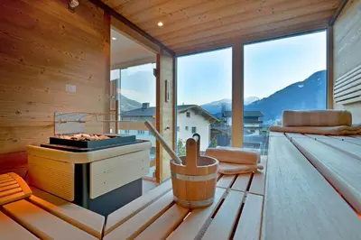Ein allgemeiner Bergblick oder ein Berglick von des Hotels aus
