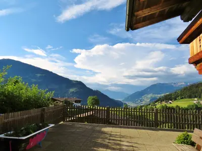 Ein allgemeiner Bergblick oder ein Berglick von der Ferienwohnung aus