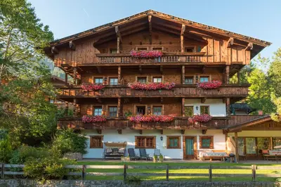Das Gebäude in dem sich die Ferienwohnung befindet