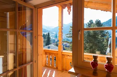 Ein allgemeiner Bergblick oder ein Berglick von der Ferienwohnung aus