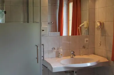 Ein Badezimmer in der Unterkunft Hotel Sonne