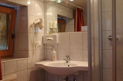 Ein Badezimmer in der Unterkunft Hotel Sonne
