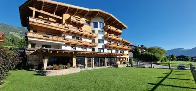 Ein allgemeiner Bergblick oder ein Berglick von des Hotels aus