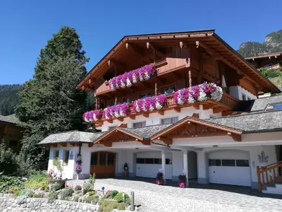 Ein allgemeiner Bergblick oder ein Berglick von der Pension aus