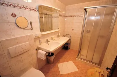 Ein Badezimmer in der Unterkunft Apart Hotel Garni Strasser