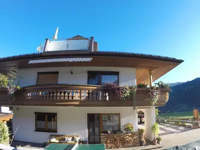 Ein allgemeiner Bergblick oder ein Berglick von der Ferienwohnung aus