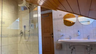 Ein Badezimmer in der Unterkunft Ferienwohnungen Flörl