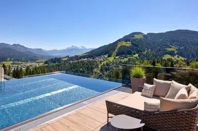 Ein allgemeiner Bergblick oder ein Berglick von des Hotels aus