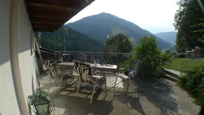 Ein allgemeiner Bergblick oder ein Berglick von der Ferienwohnung aus