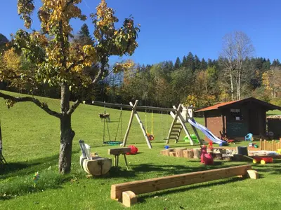 Ein Kinderspielbereich in der Unterkunft Ferienwohnung Lederer
