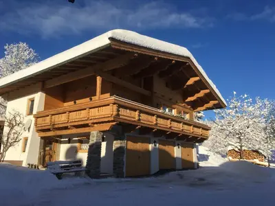 Das Gebäude in dem sich das Ferienhaus befindet
