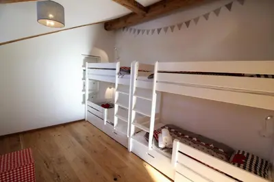 Ein Bett oder Betten in einem Zimmer der Unterkunft Alpenloft by Apartment Managers