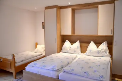 Ein Bett oder Betten in einem Zimmer der Unterkunft Rauwieslhof