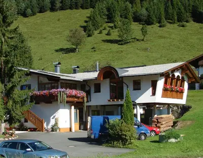 Das Gebäude in dem sich die Ferienwohnung befindet