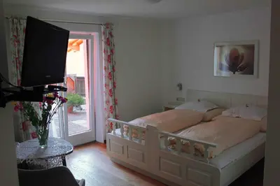 Ein Bett oder Betten in einem Zimmer der Unterkunft Haus Senoner
