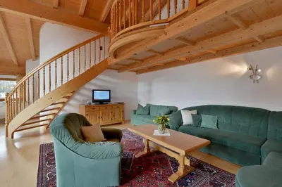 Ein Sitzbereich in der Unterkunft Appartementhaus Kostenzer