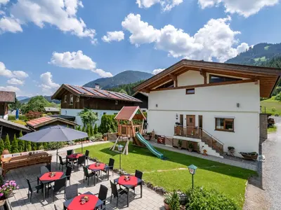 Ein allgemeiner Bergblick oder ein Berglick von des Hotels aus