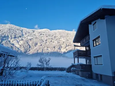 Ein allgemeiner Bergblick oder ein Berglick von der Ferienwohnung aus