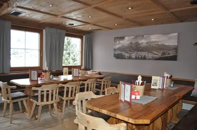 Ein Restaurant oder anderes Speiselokal in der Unterkunft Das Resort Brixen