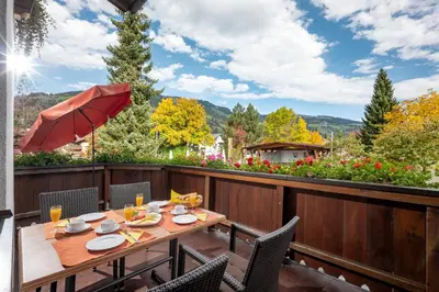 Ein allgemeiner Bergblick oder ein Berglick von der Ferienwohnung aus